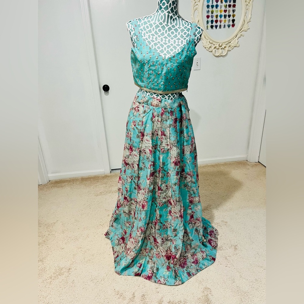 Beautiful Blue Floral 3 piece lehenga - Picture 9 of 11